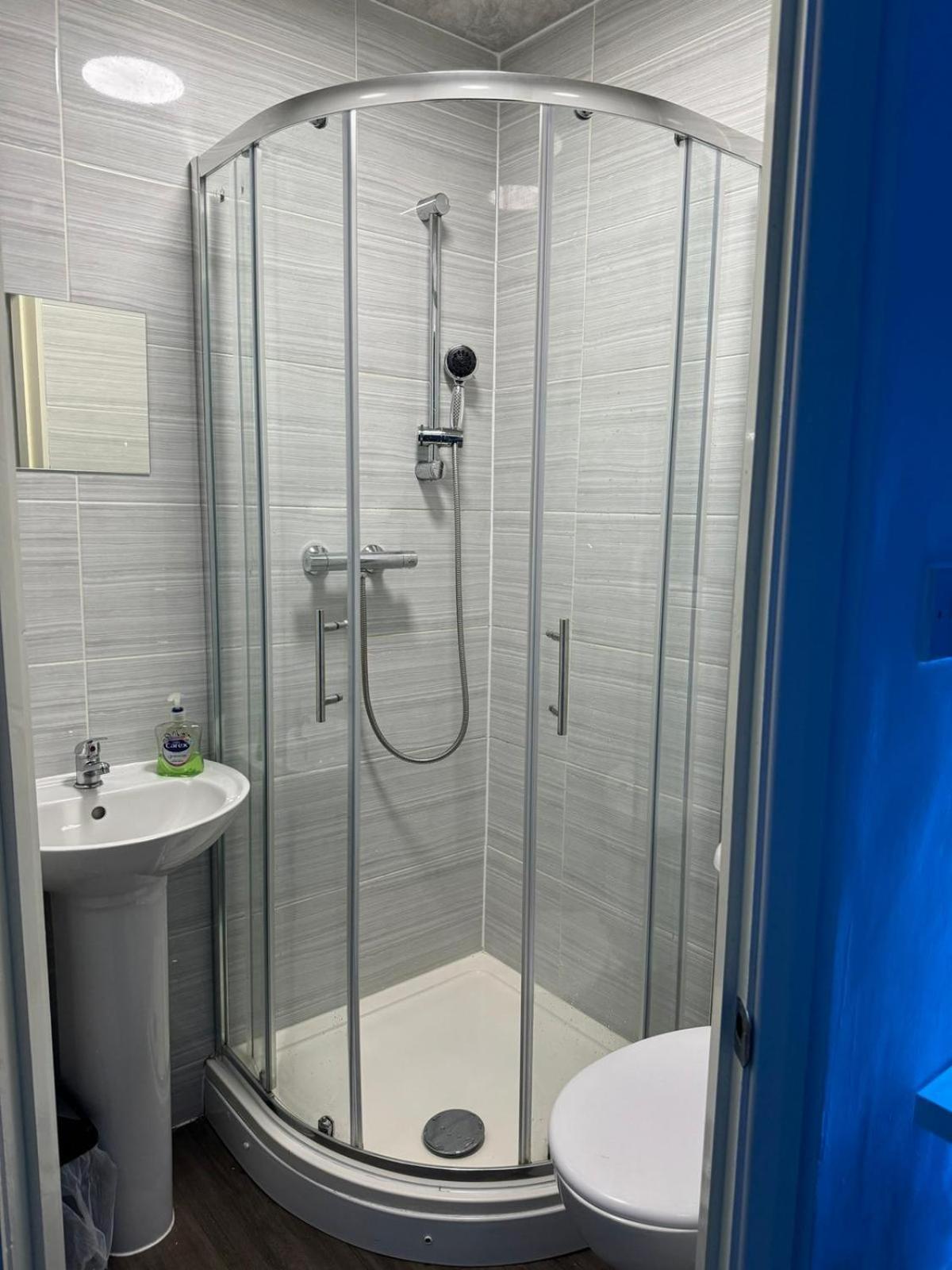 Deluxe Ensuite Double Room With Ensuite Coventry Kültér fotó