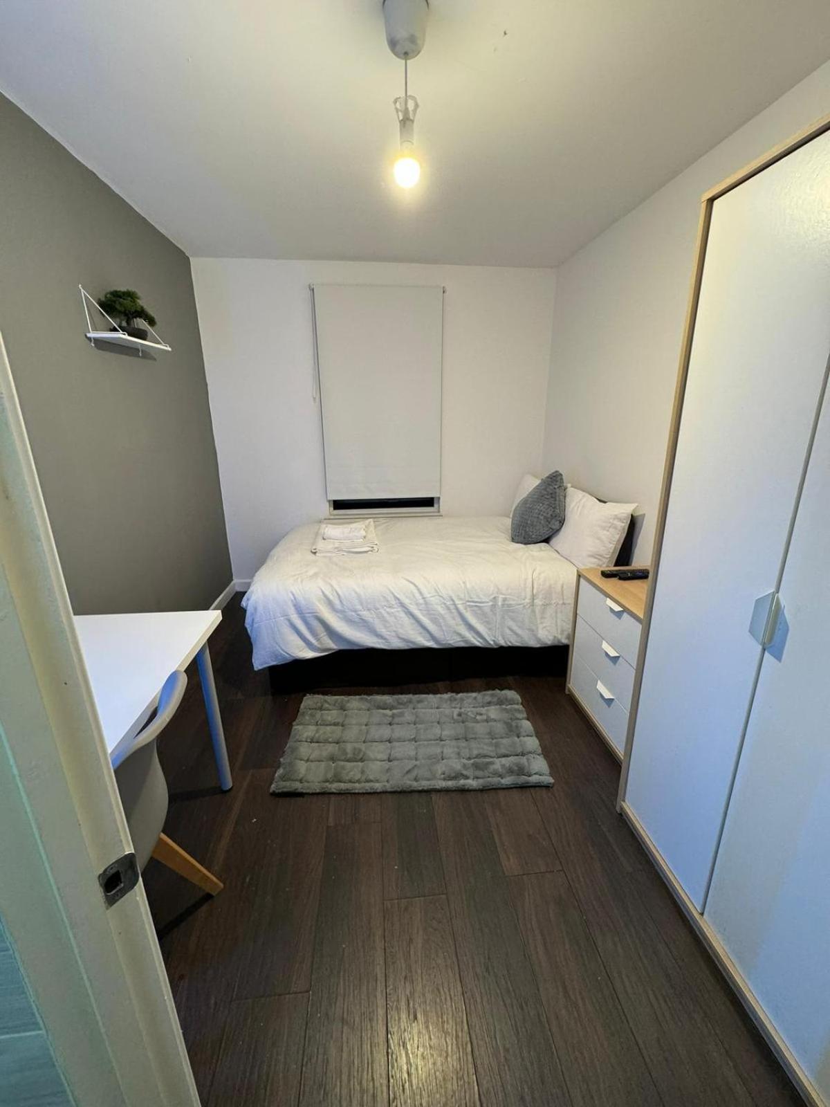 Deluxe Ensuite Double Room With Ensuite Coventry Kültér fotó